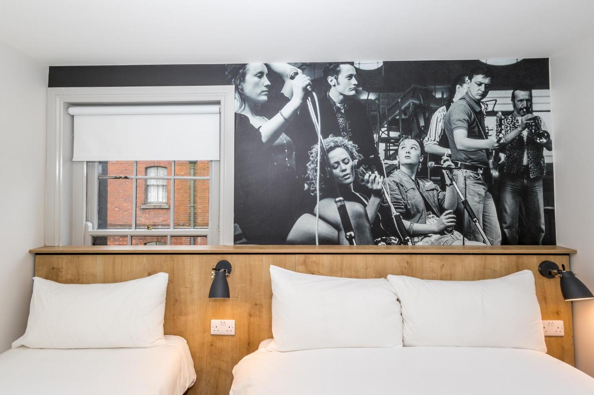 The Auld Dubliner Hotel ภายนอก รูปภาพ