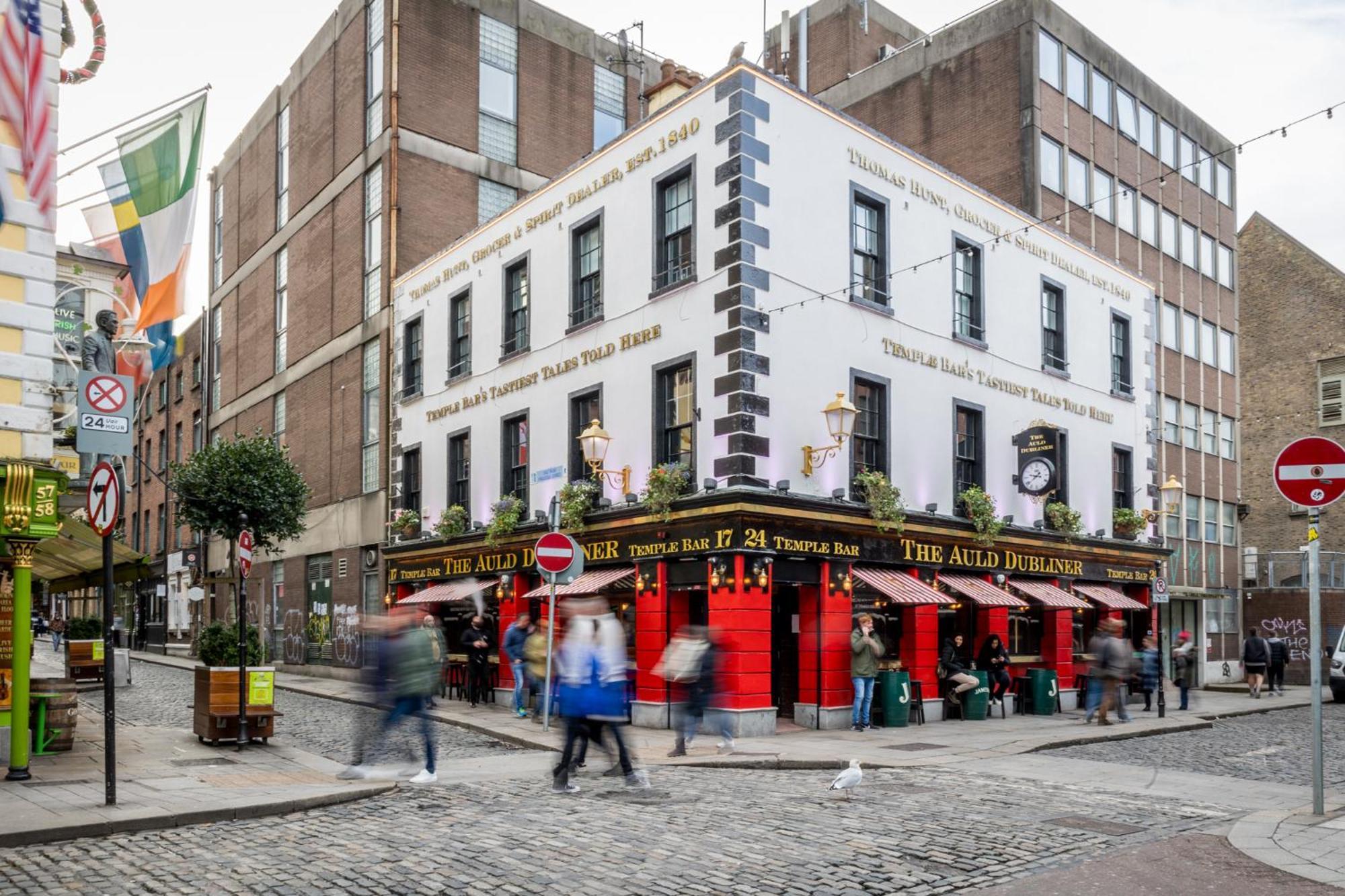 The Auld Dubliner Hotel ภายนอก รูปภาพ